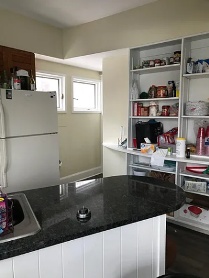 439 Warner St - Photo 5 of 14