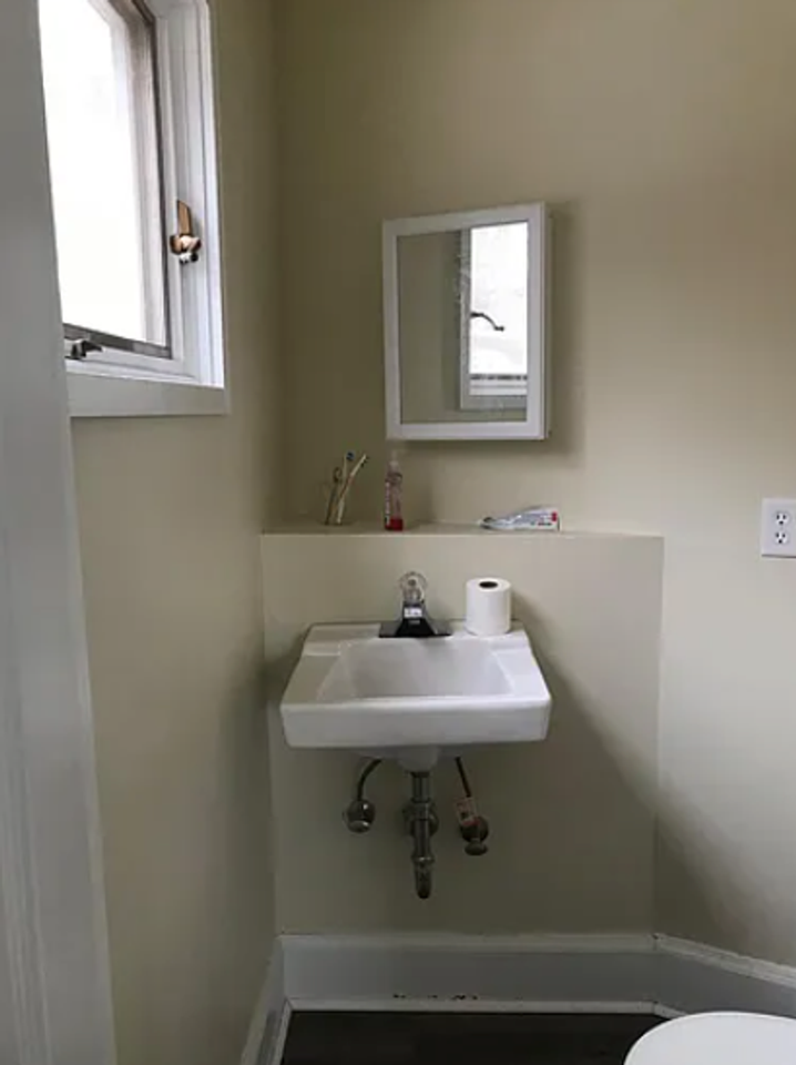 439 Warner St - Photo 6 of 14
