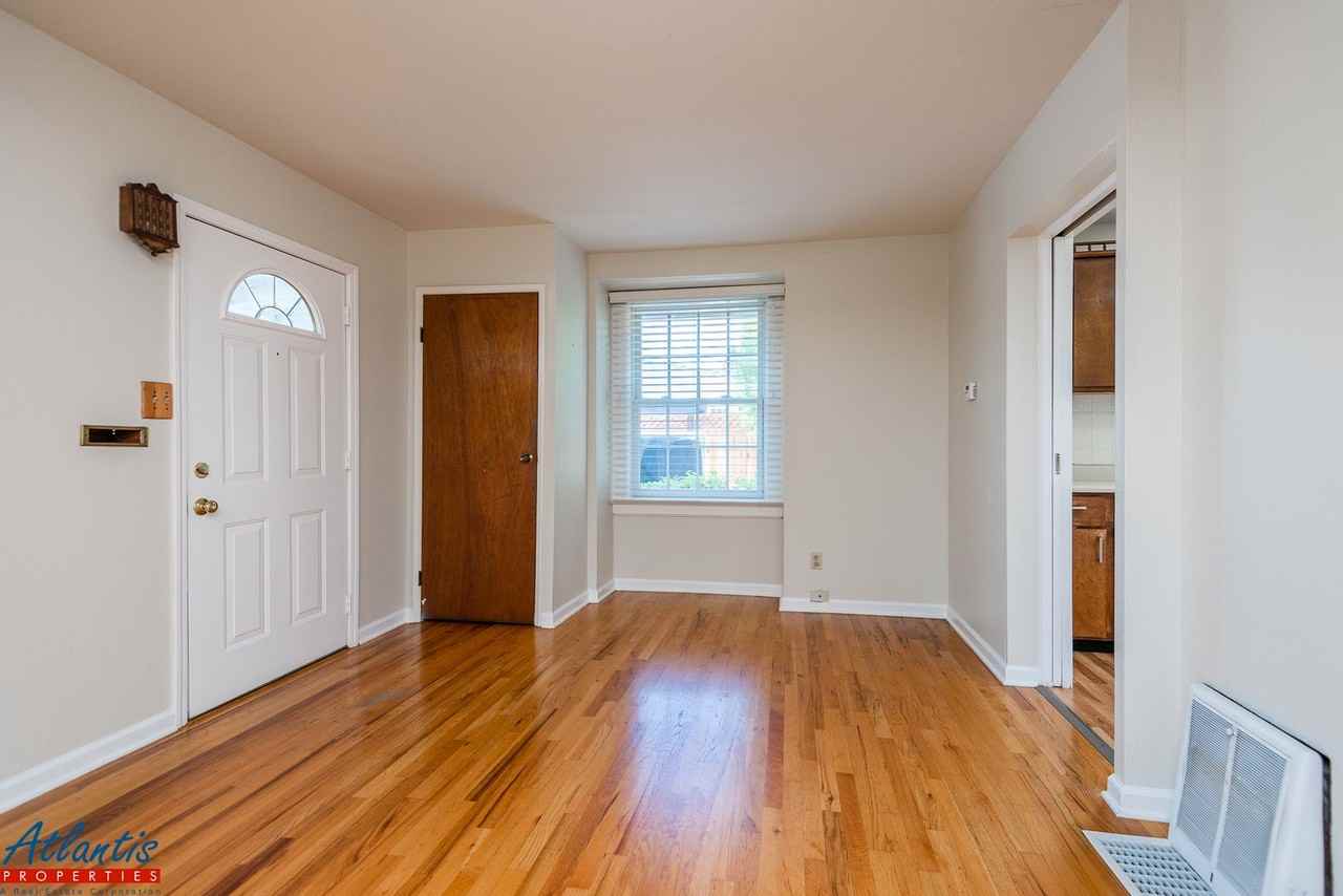 215 Topeka Ave - Photo 3 of 18