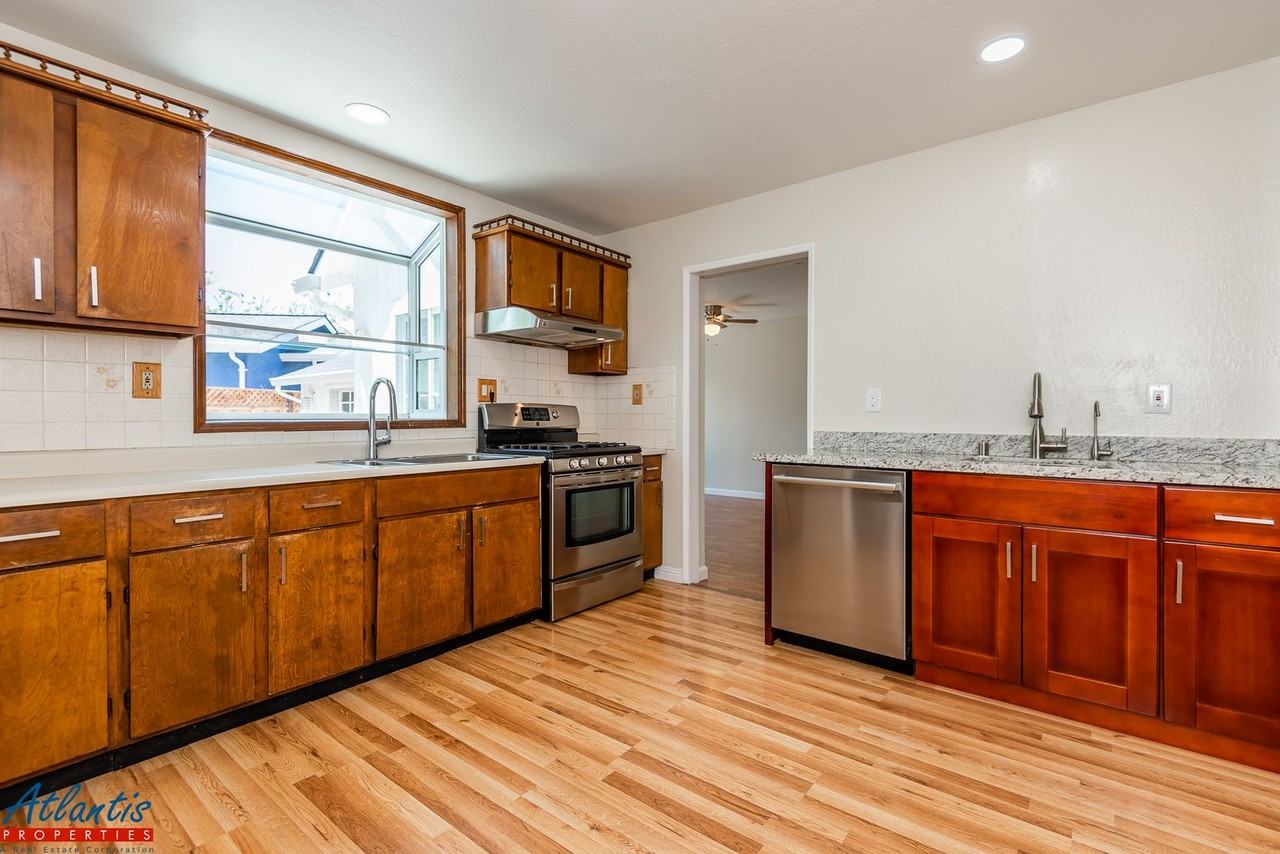 215 Topeka Ave - Photo 5 of 18