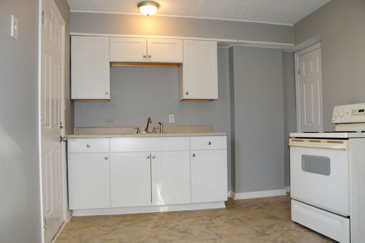 924 S Harris Ave - Photo 4 of 13