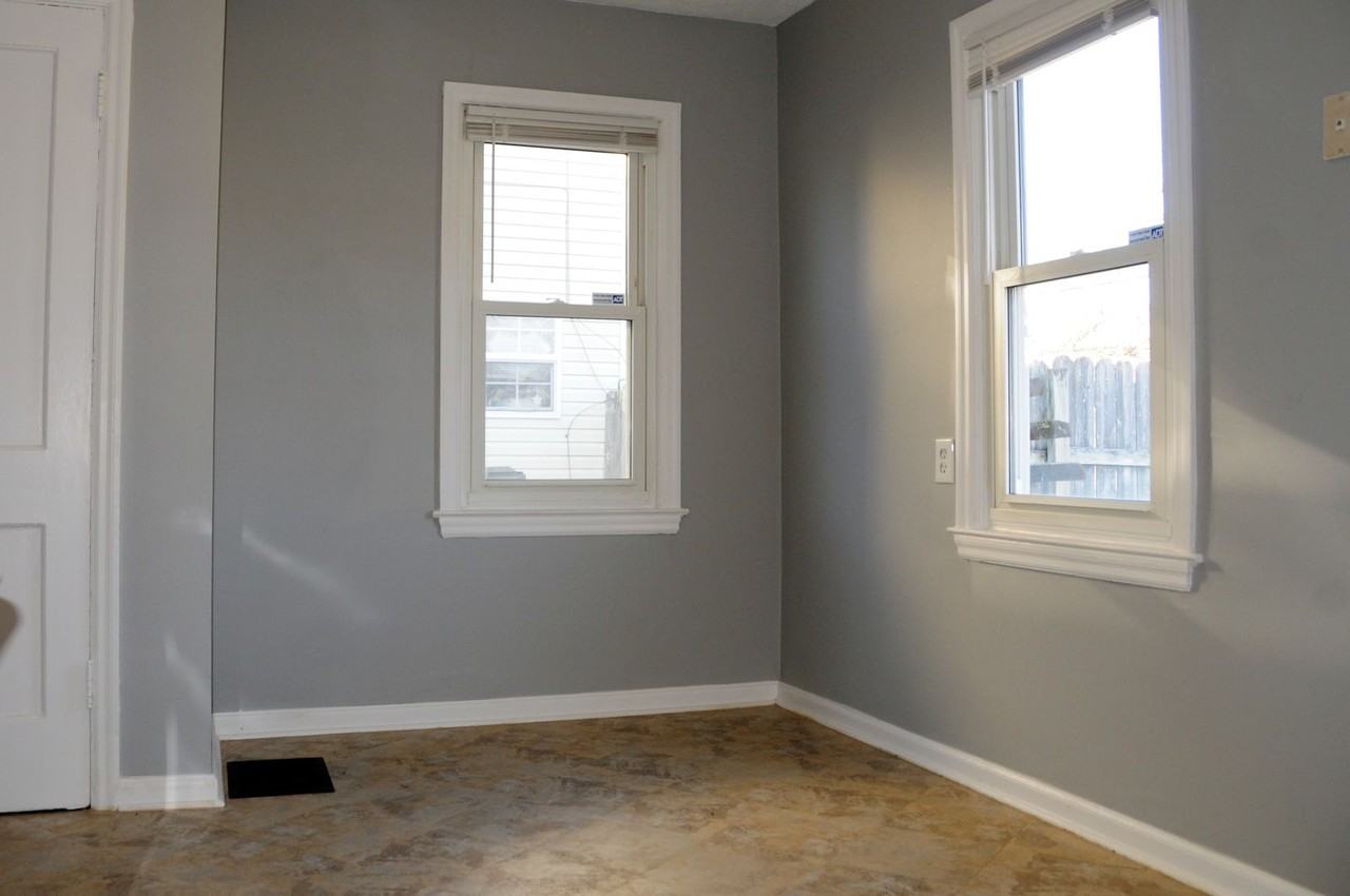 924 S Harris Ave - Photo 6 of 13