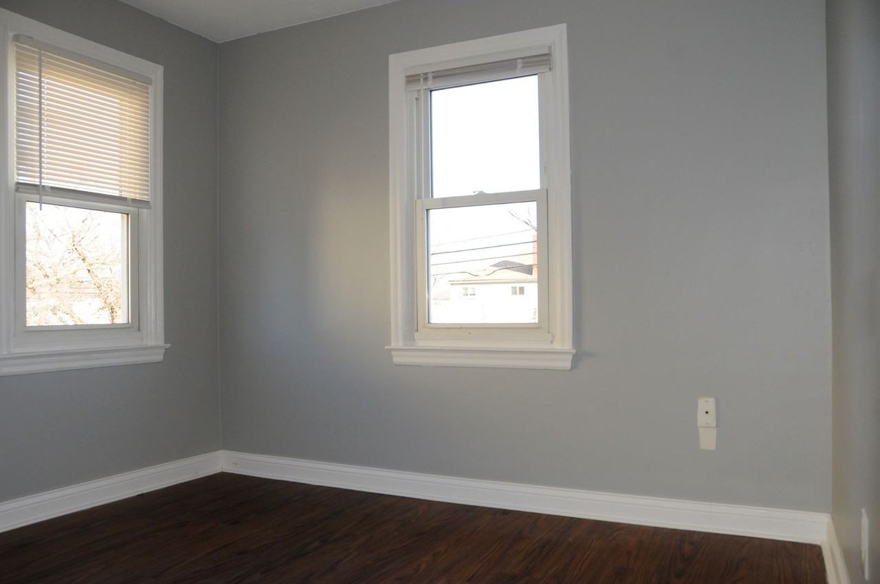 924 S Harris Ave - Photo 7 of 13
