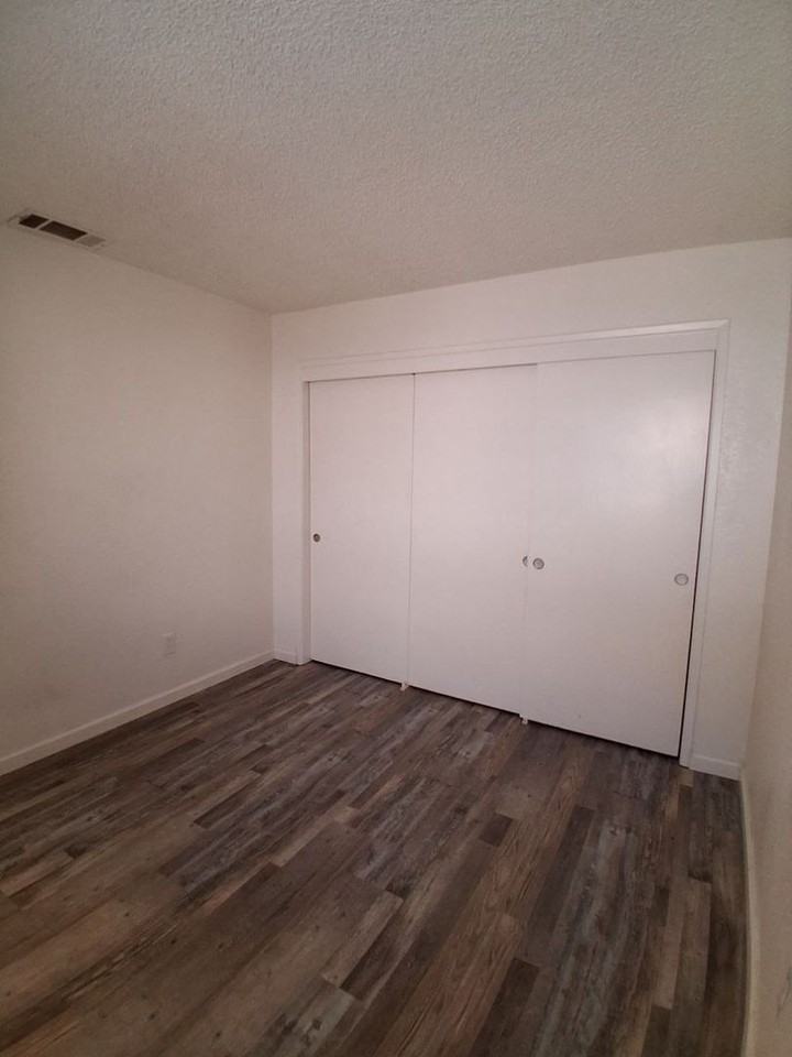 2068 W Magill Ave - Photo 6 of 17