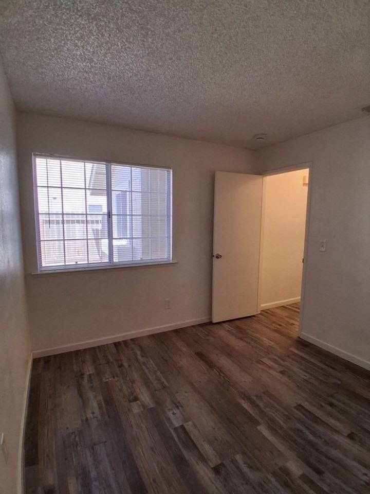 2068 W Magill Ave - Photo 7 of 17