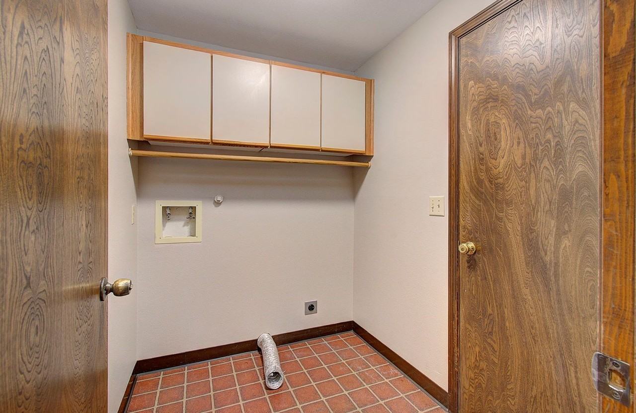 1114 Se 106th Ct - Photo 6 of 35