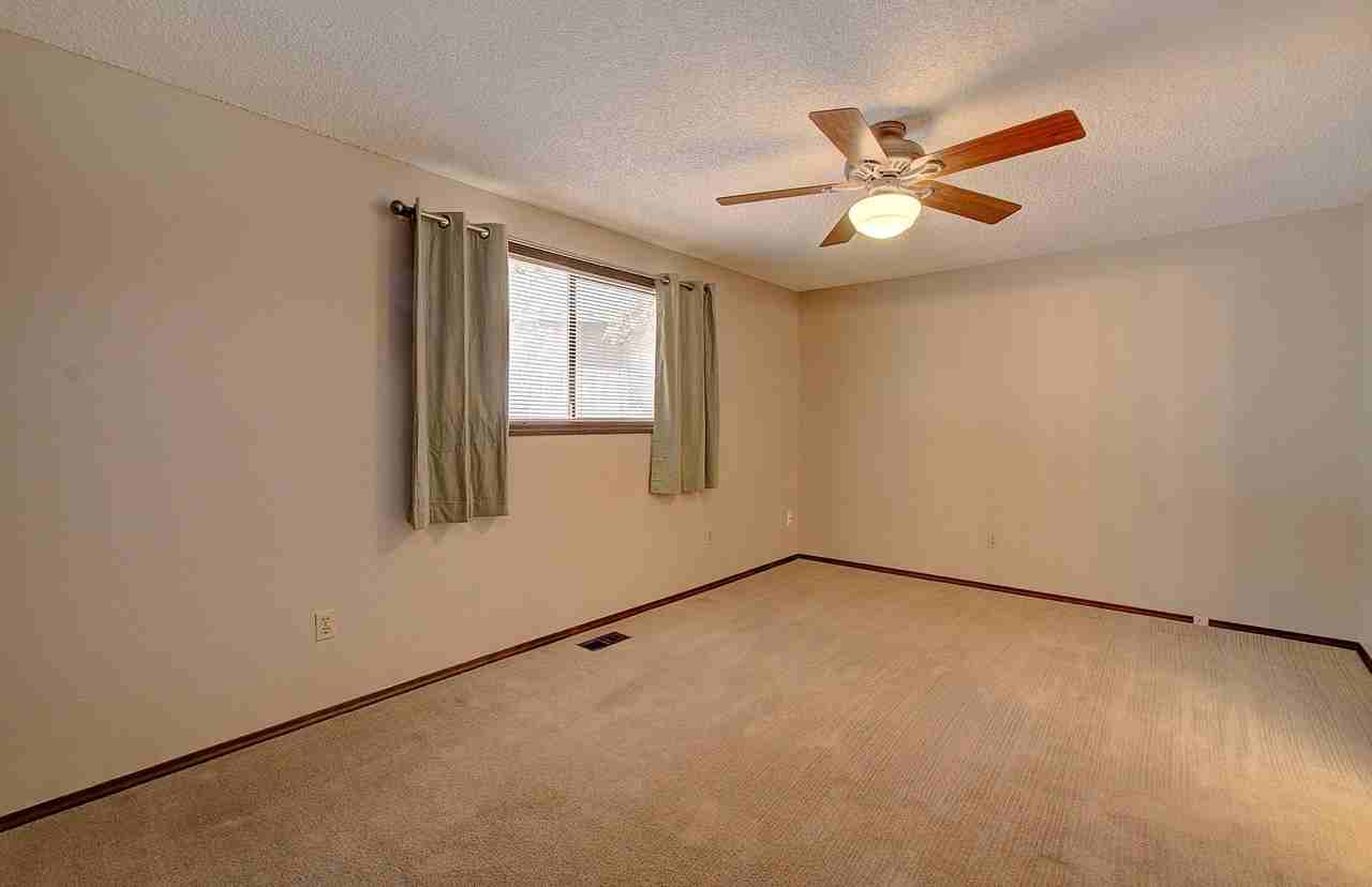 1114 Se 106th Ct - Photo 7 of 35