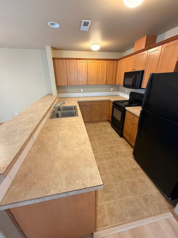 2976 Sw Indian Cir - Photo 3 of 10