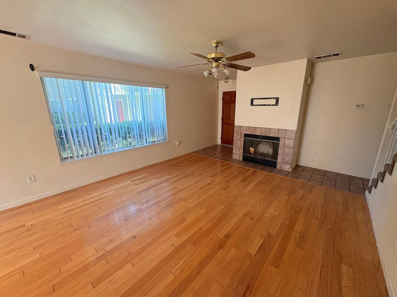 2406 W Packwood Dr - Photo 3 of 9