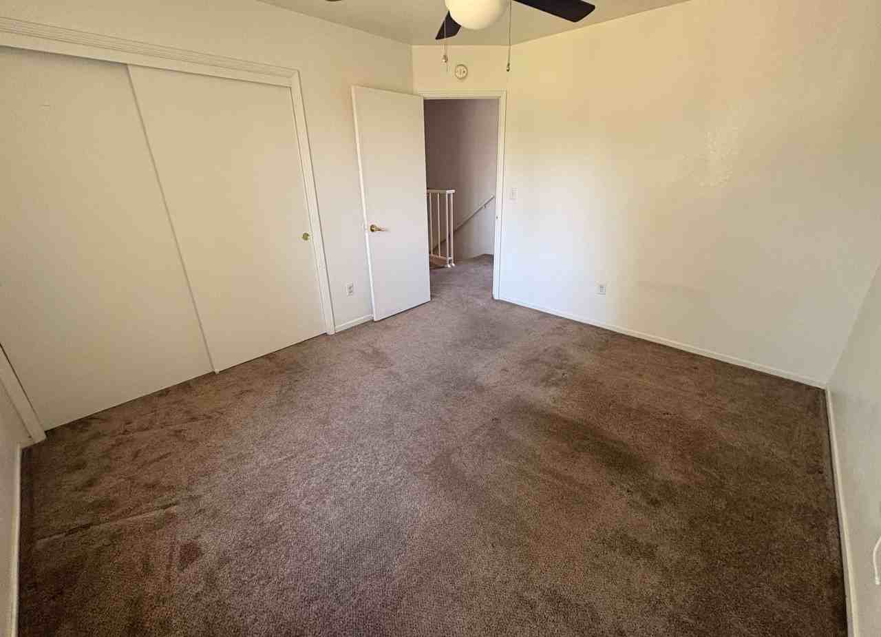 2406 W Packwood Dr - Photo 4 of 9