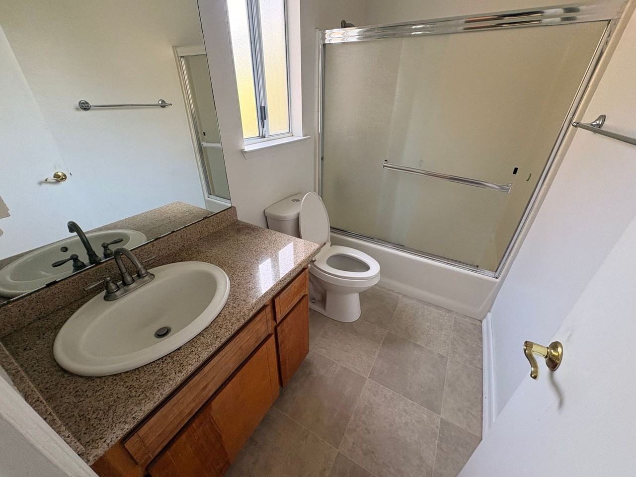 2406 W Packwood Dr - Photo 5 of 9