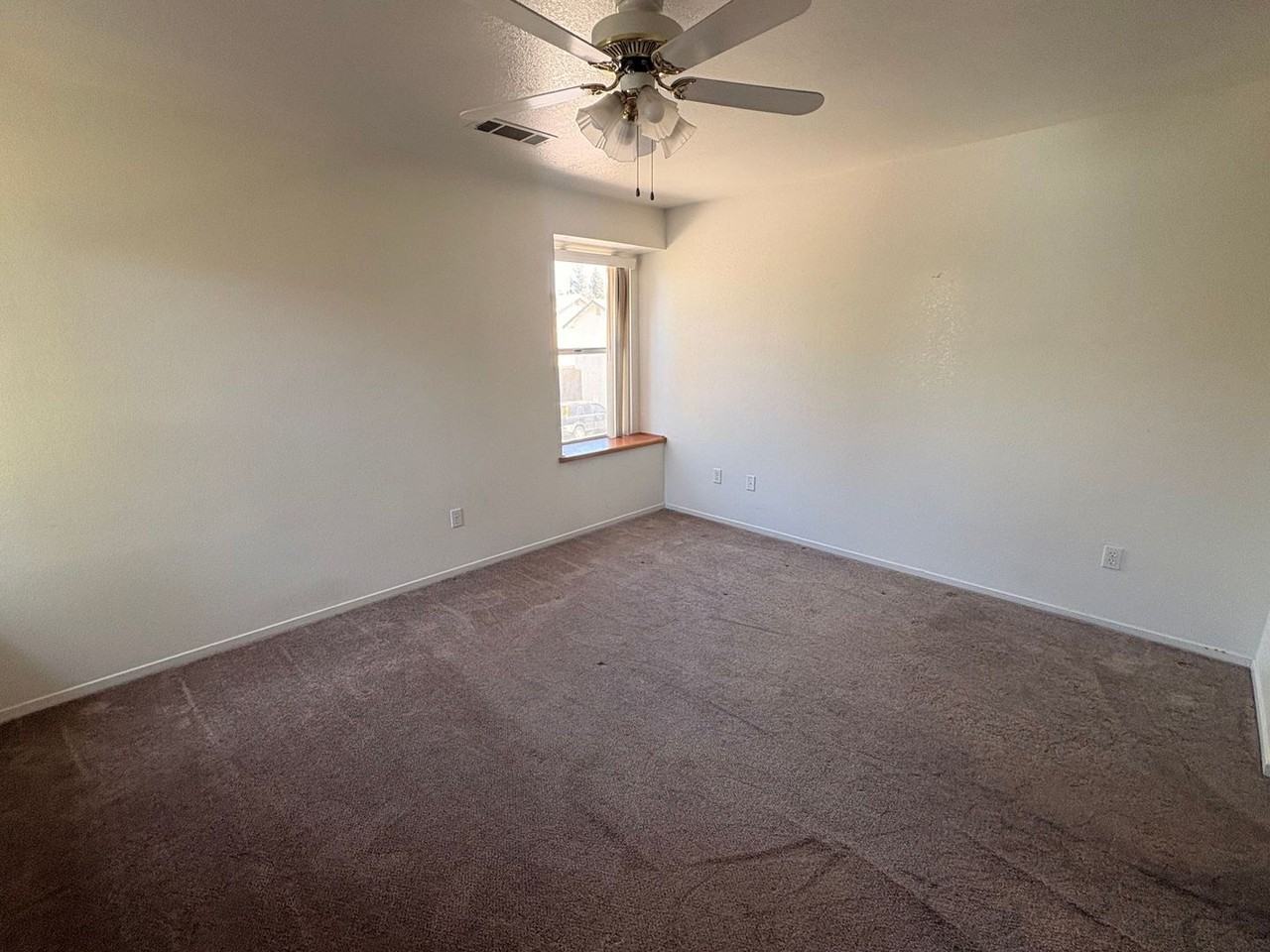 2406 W Packwood Dr - Photo 7 of 9