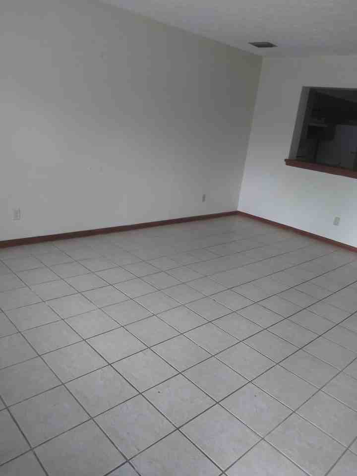 822 Village Dr - Photo 2 of 7