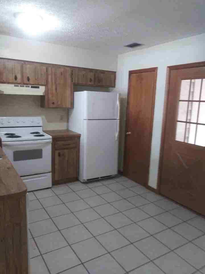 822 Village Dr - Photo 3 of 7