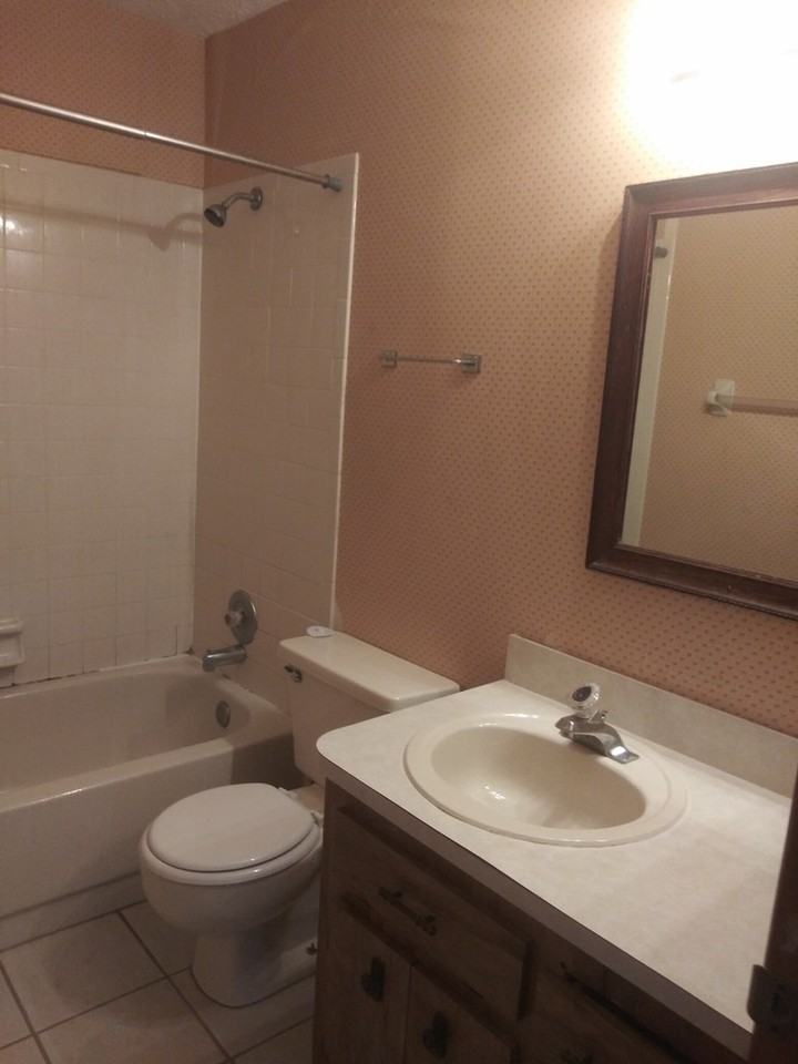 822 Village Dr - Photo 5 of 7
