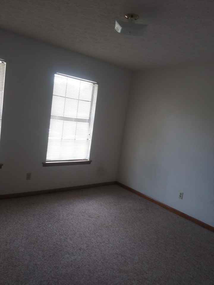 822 Village Dr - Photo 6 of 7