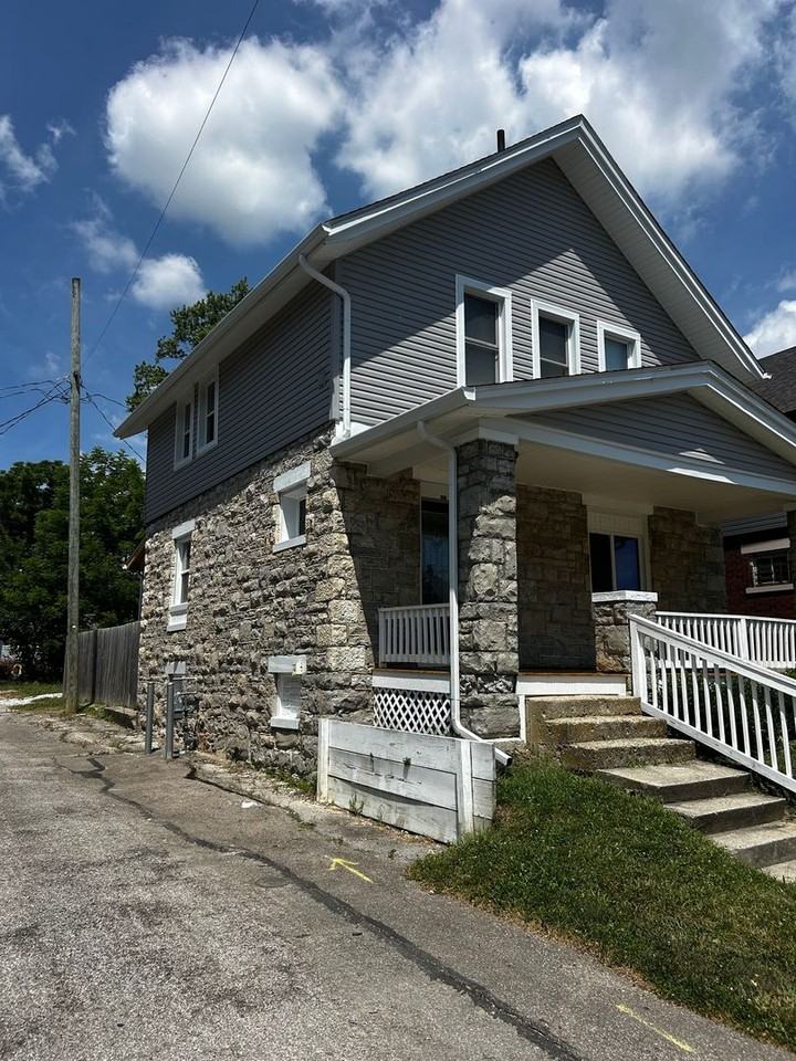 315 Parkwood Ave - Photo 3 of 20