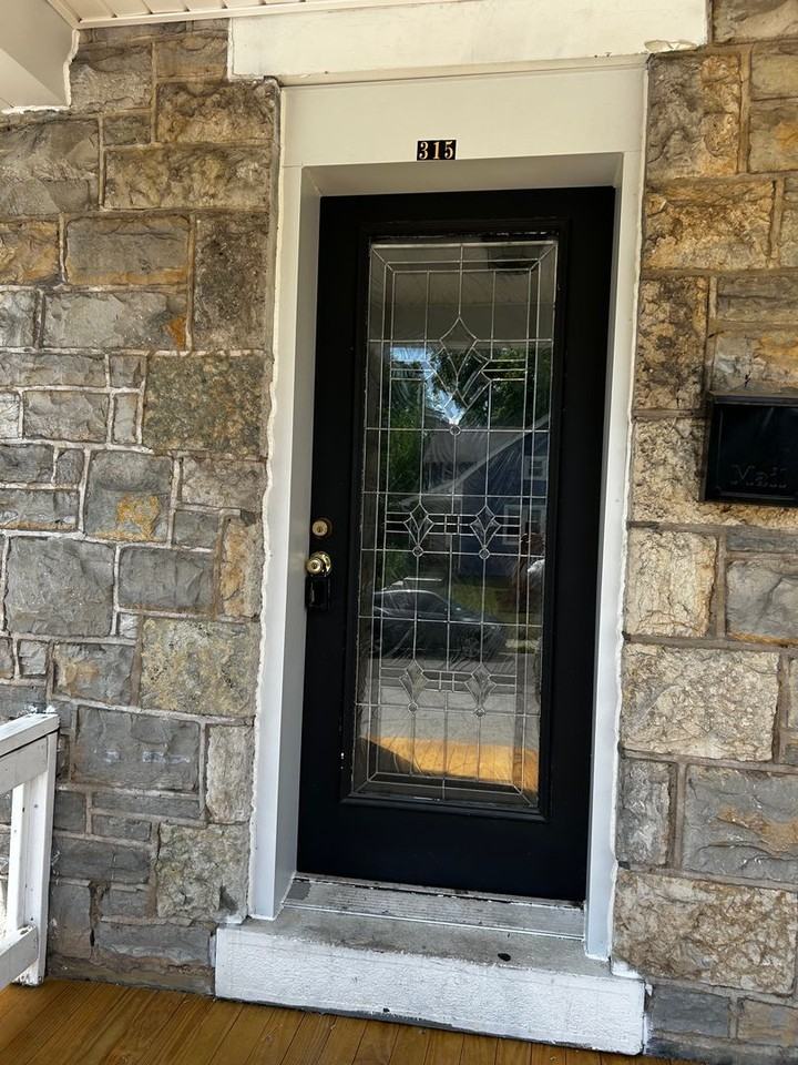 315 Parkwood Ave - Photo 4 of 20