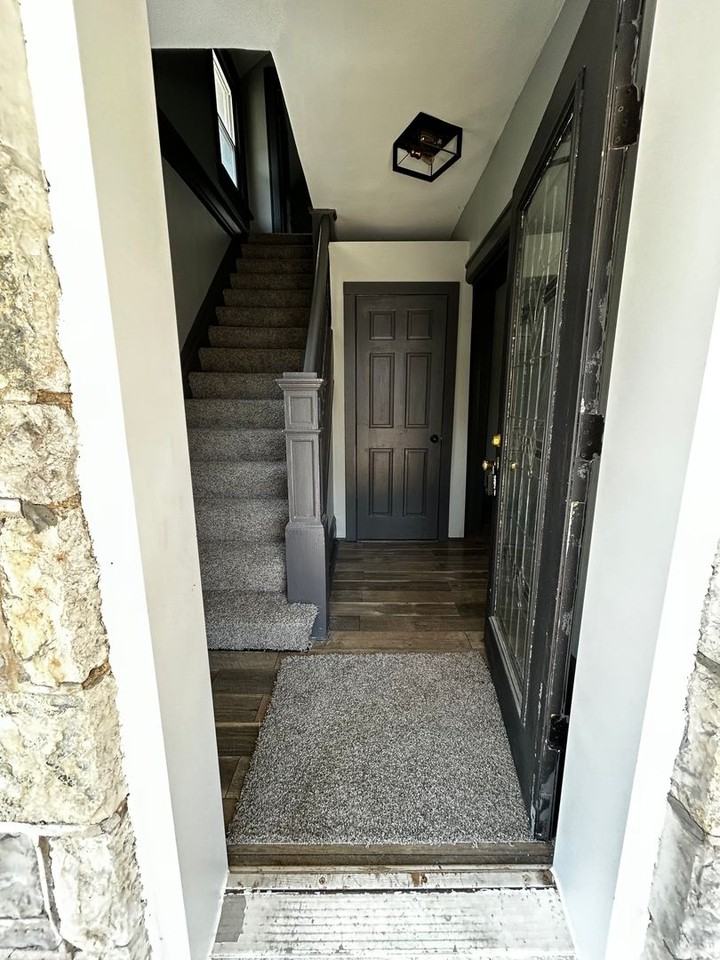 315 Parkwood Ave - Photo 5 of 20