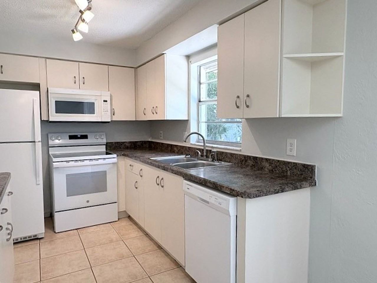 5103 Taylor Ave - Photo 7 of 14