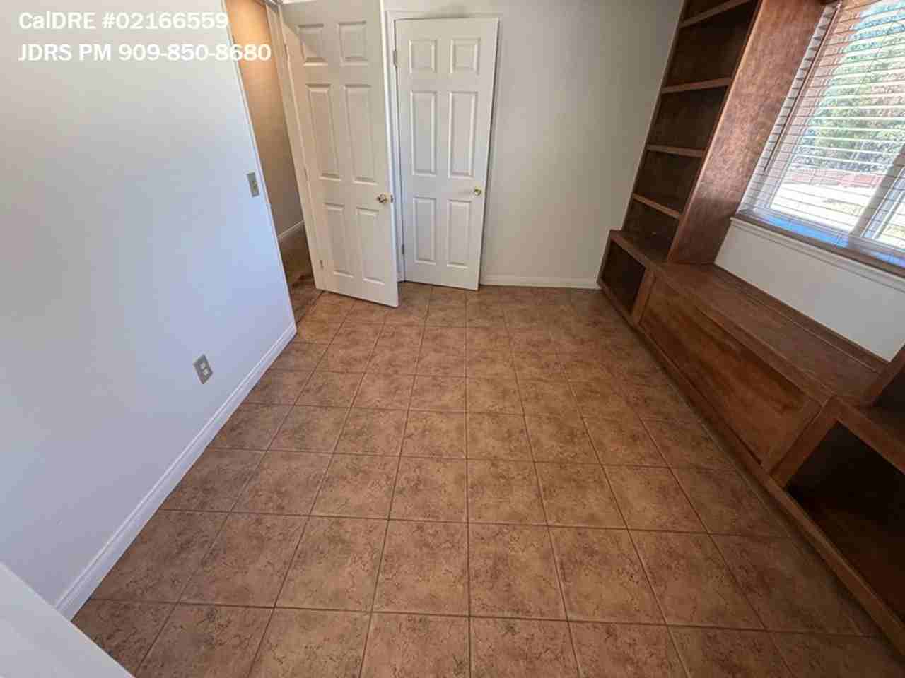 4725 Francis Ave - Photo 4 of 12