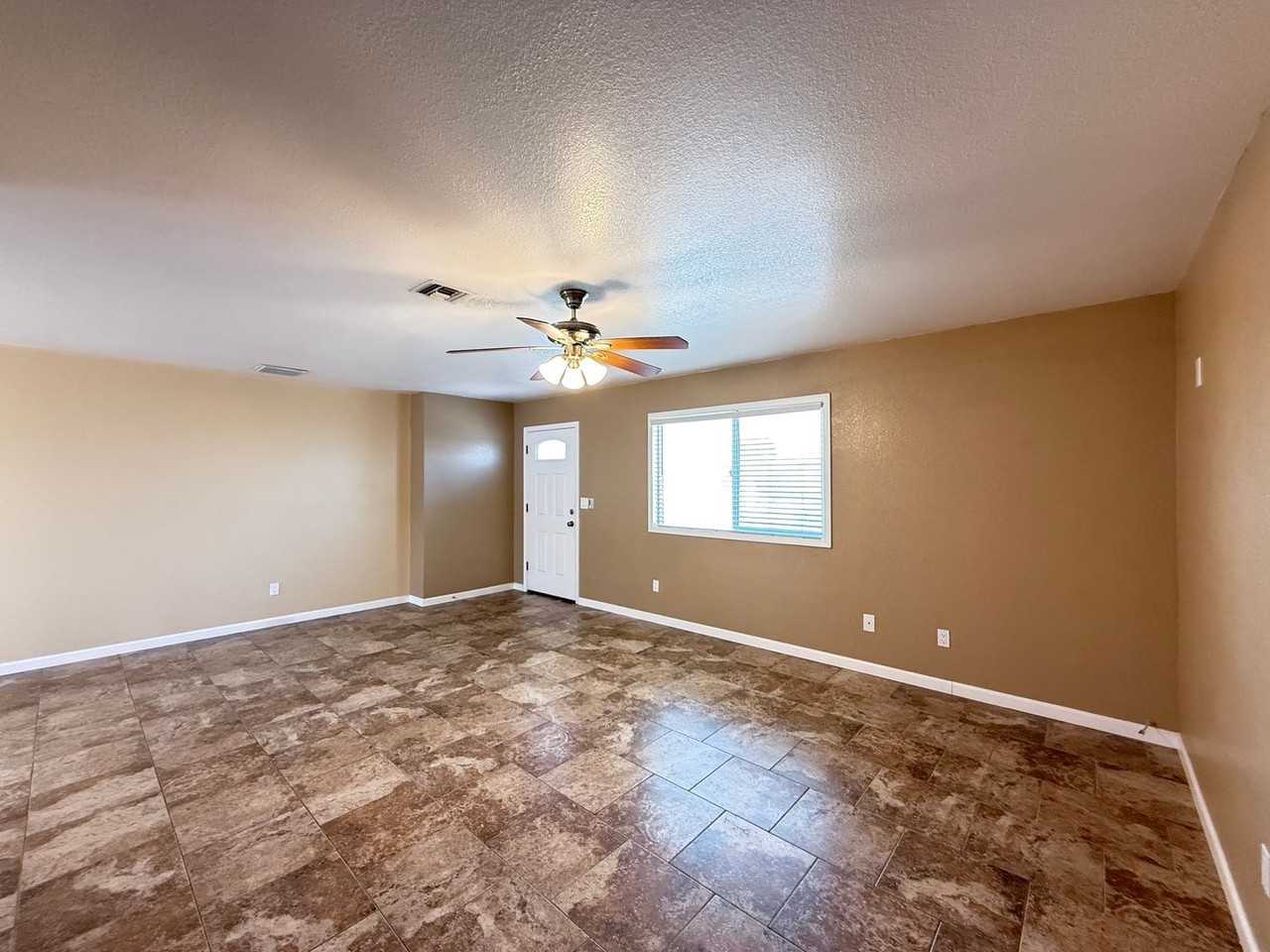 1010 Pueblo Dr - Photo 3 of 16