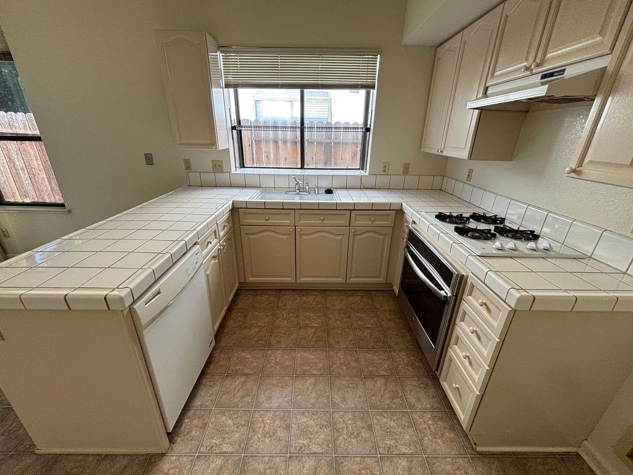4909 Felicia Way - Photo 6 of 21