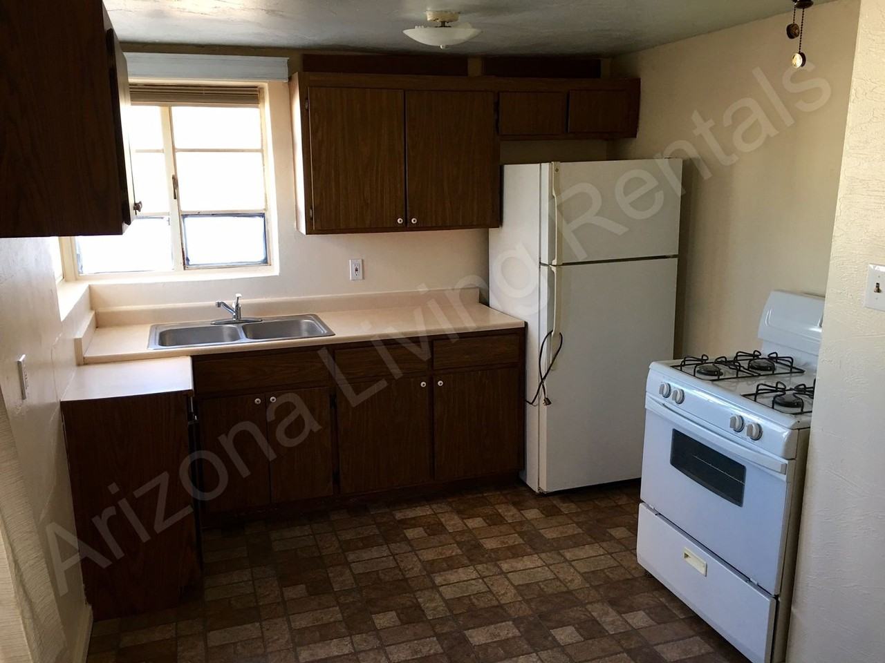 2435 Emerson Ave - Photo 4 of 11