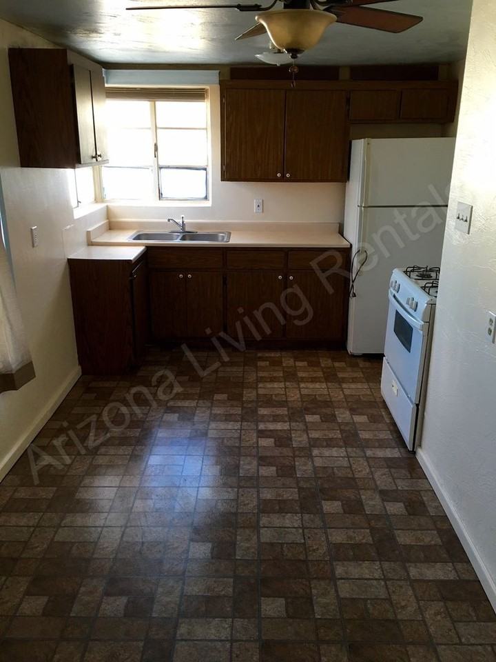 2435 Emerson Ave - Photo 5 of 11