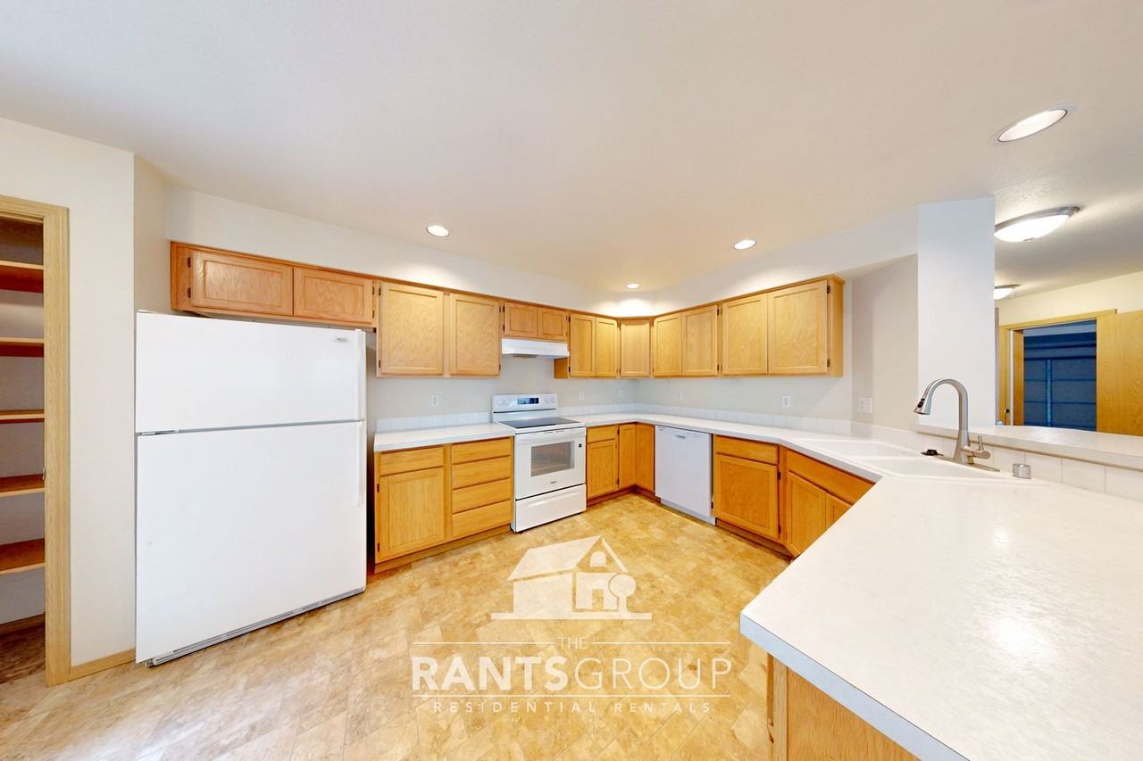 1316 Mills Landing Ct Se - Photo 5 of 28