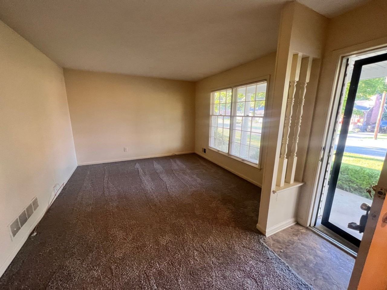 6201 Lynnchester Dr - Photo 3 of 16