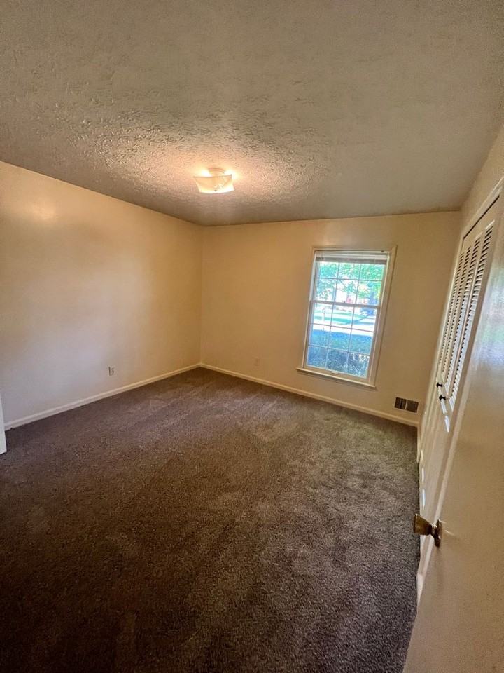 6201 Lynnchester Dr - Photo 7 of 16