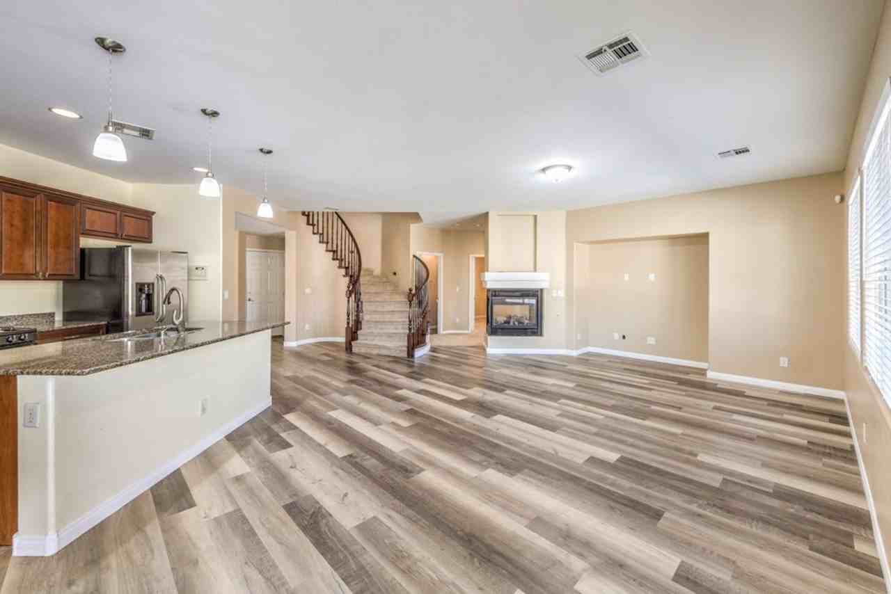 8229 Sawmill Falls St - Photo 3 of 17
