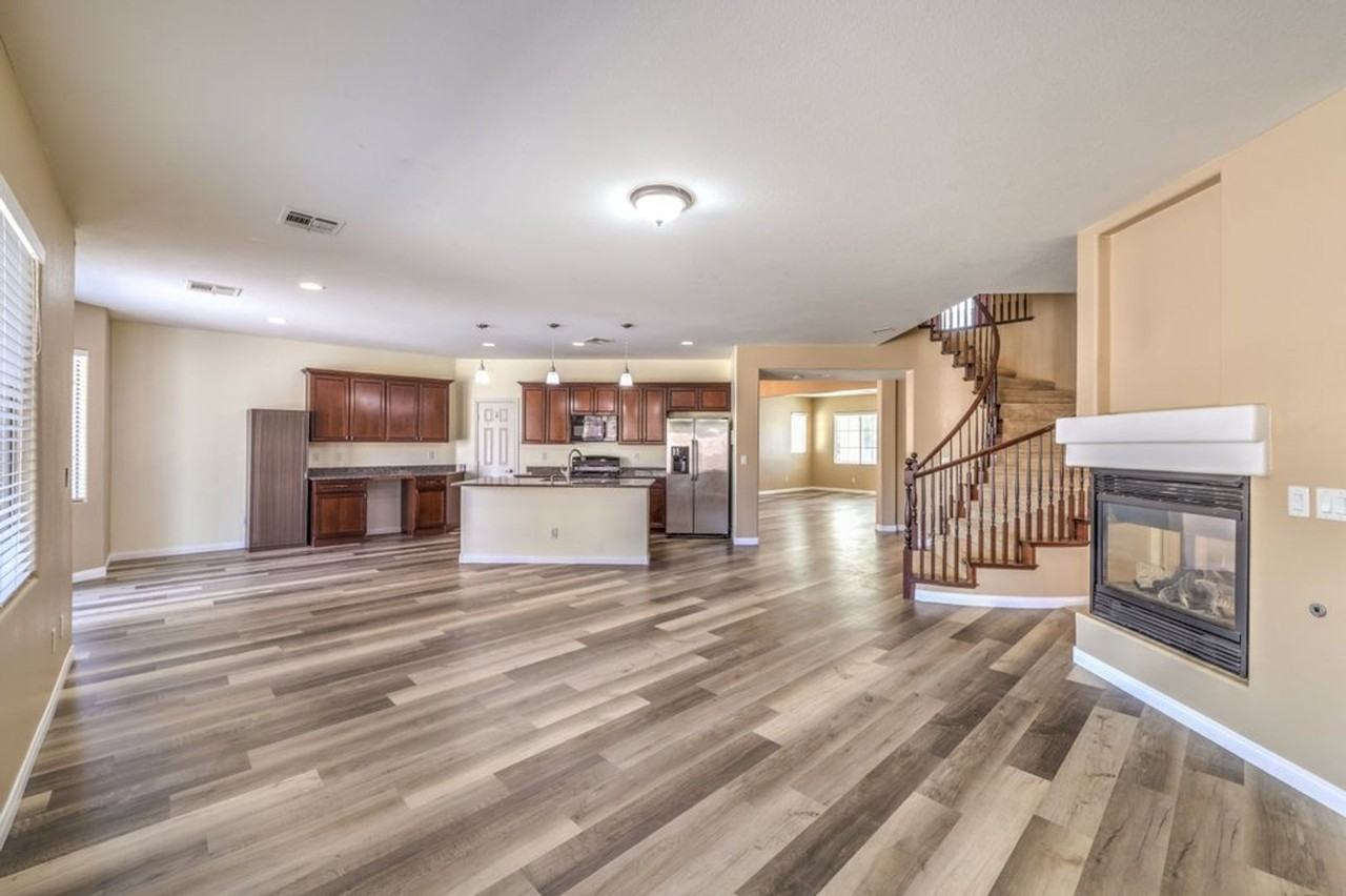 8229 Sawmill Falls St - Photo 4 of 17