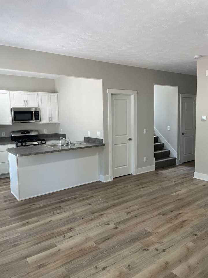 487 W Southern Ave - Photo 5 of 8