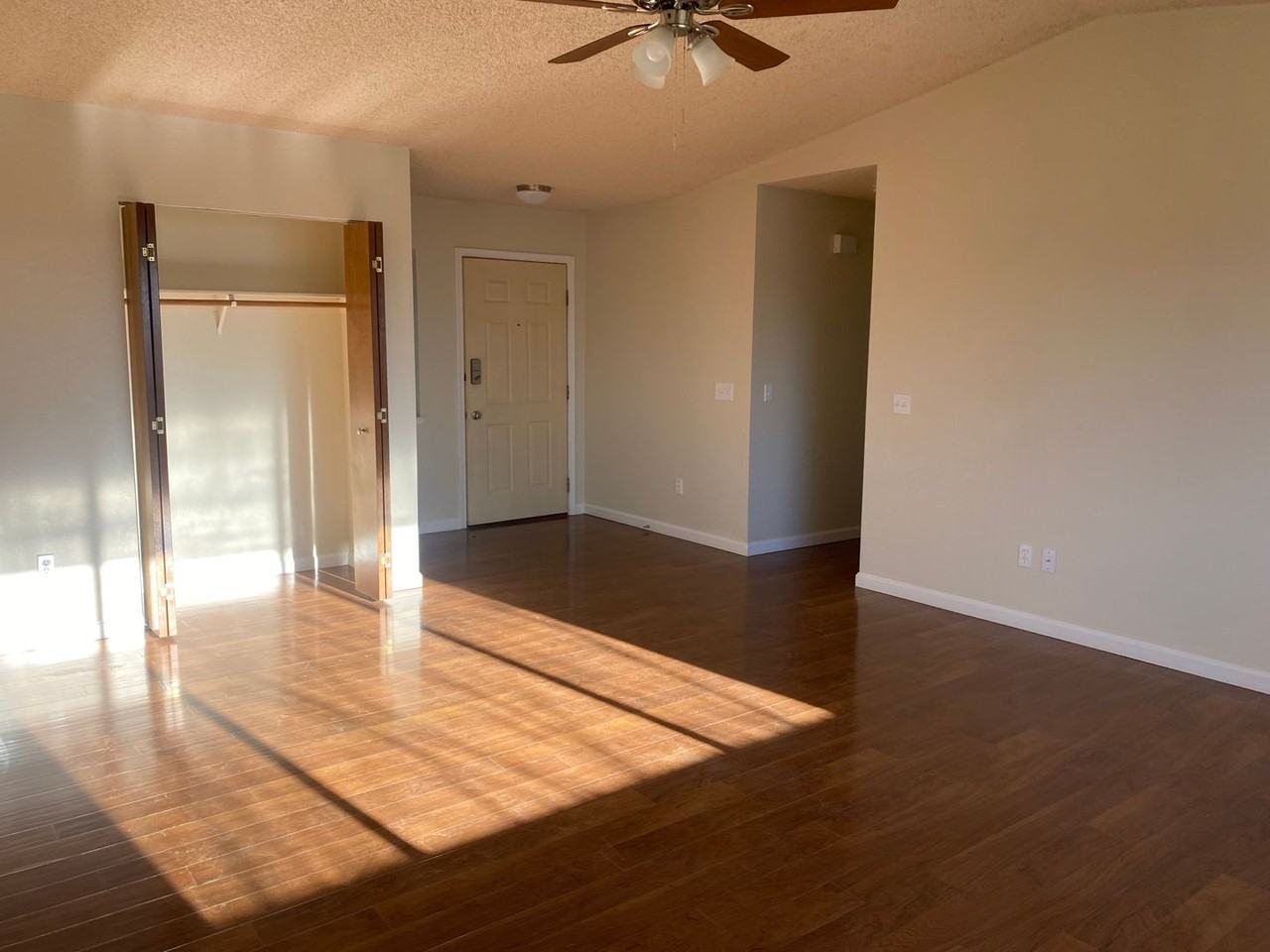 5383 Stonethrow Ct - Photo 3 of 18
