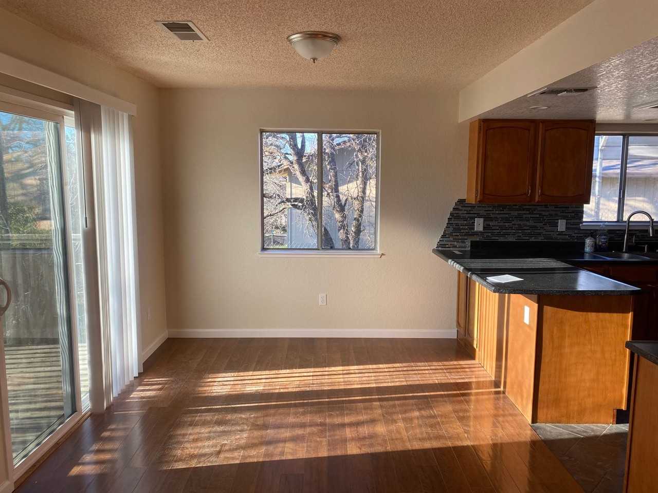 5383 Stonethrow Ct - Photo 4 of 18