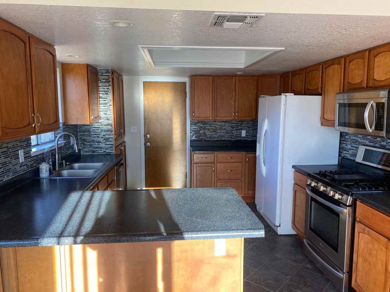 5383 Stonethrow Ct - Photo 5 of 18