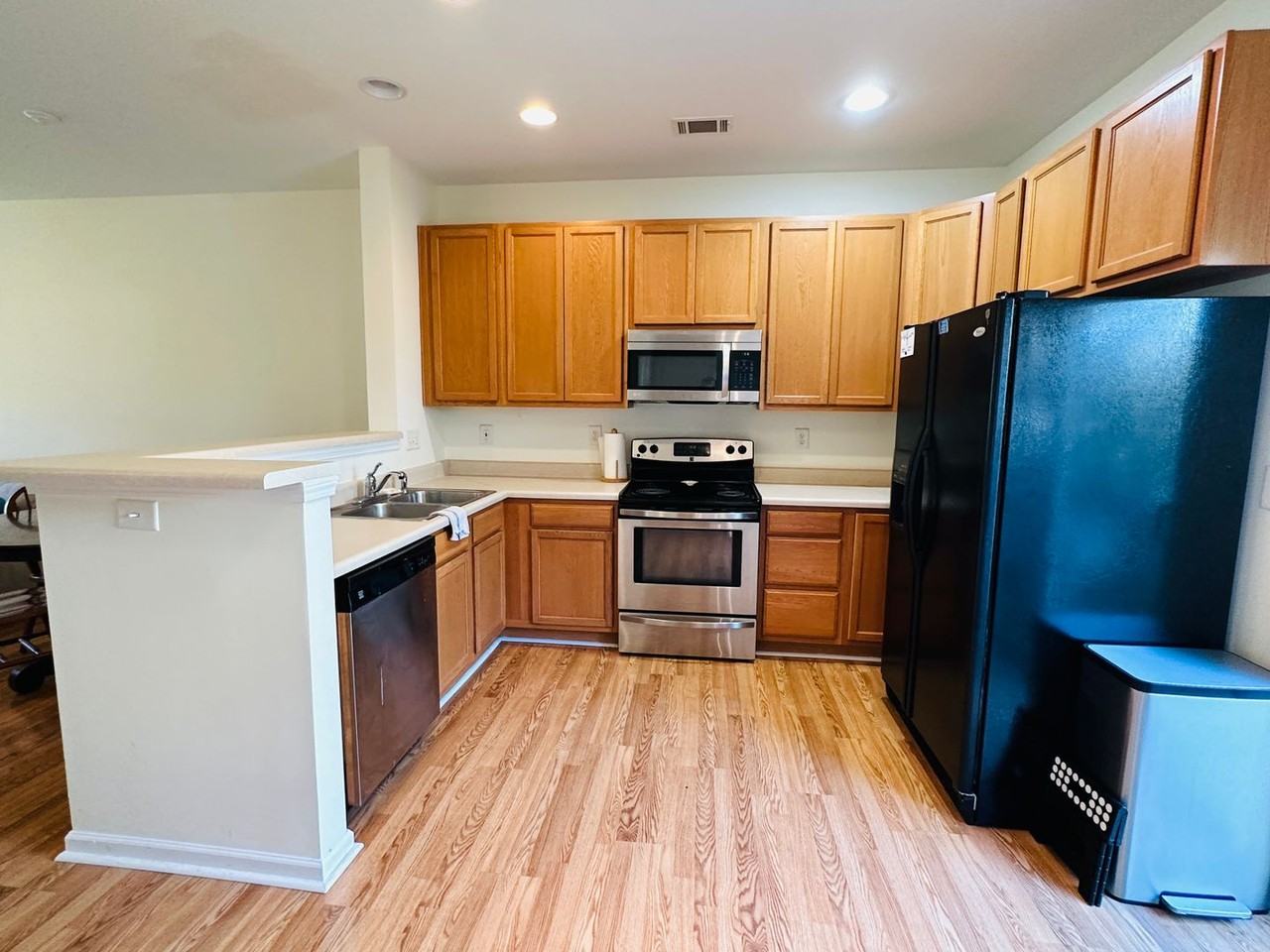 634 Fountain Ct - Photo 3 of 21
