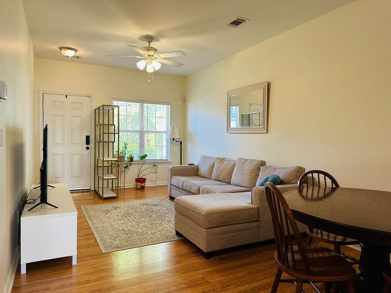 634 Fountain Ct - Photo 4 of 21