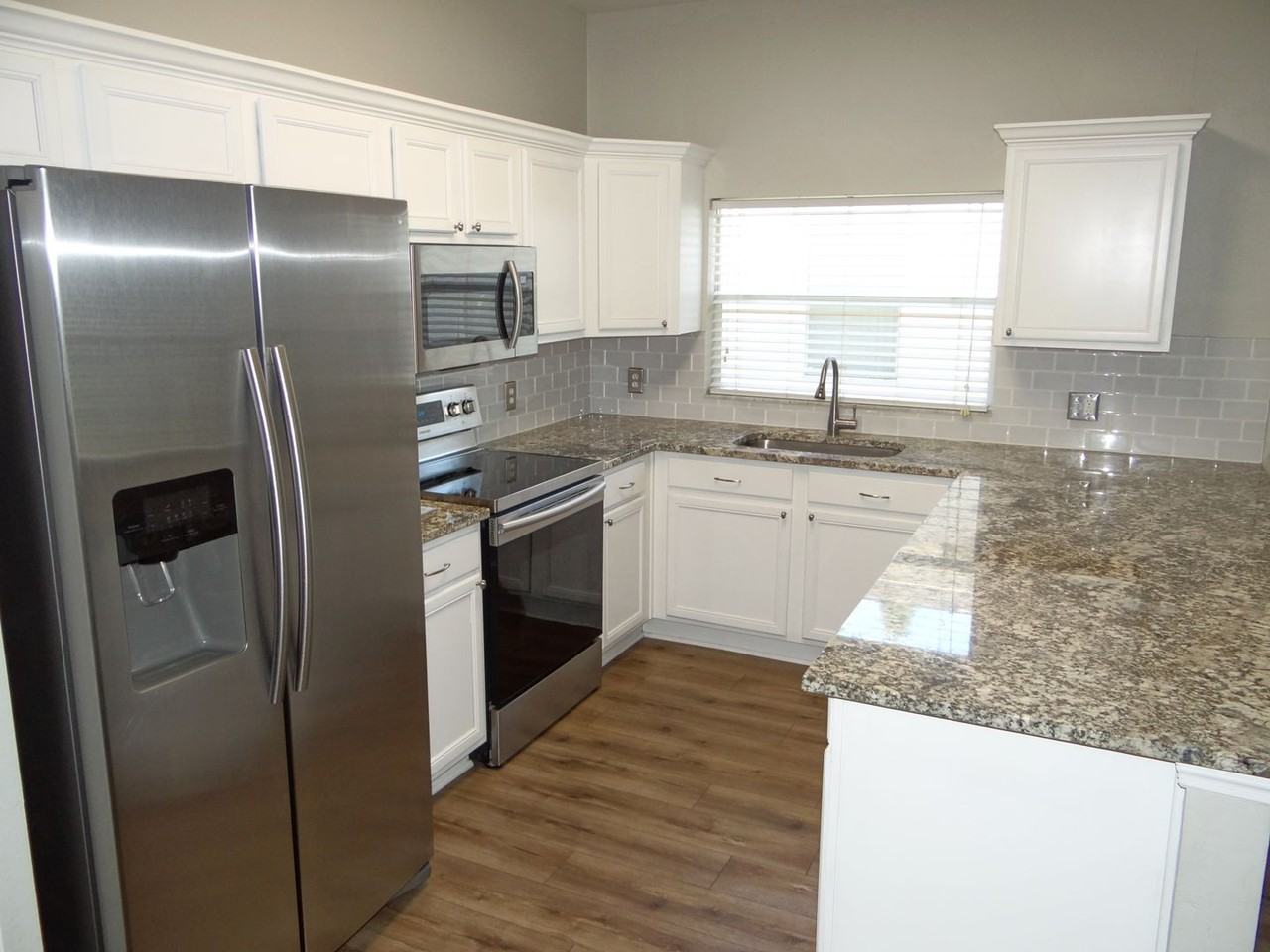 7513 S Mascotte St - Photo 3 of 18