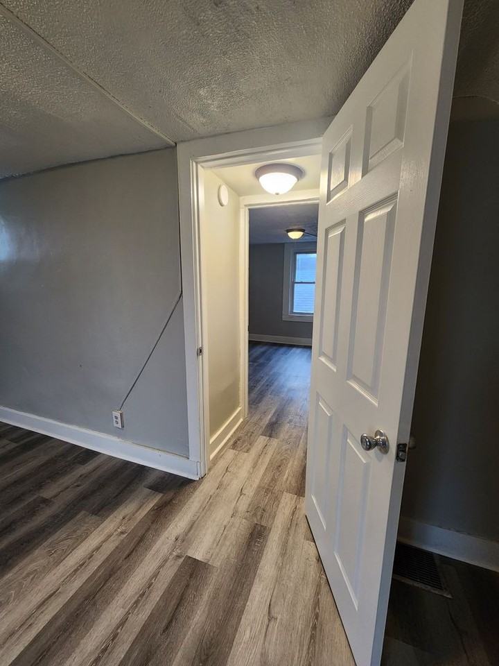 316 S Oakland Ave - Photo 2 of 12