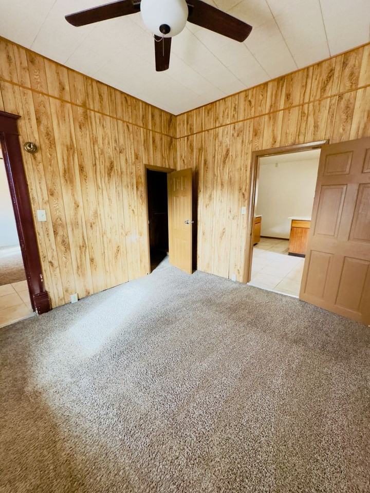 510 S Ash St - Photo 3 of 9