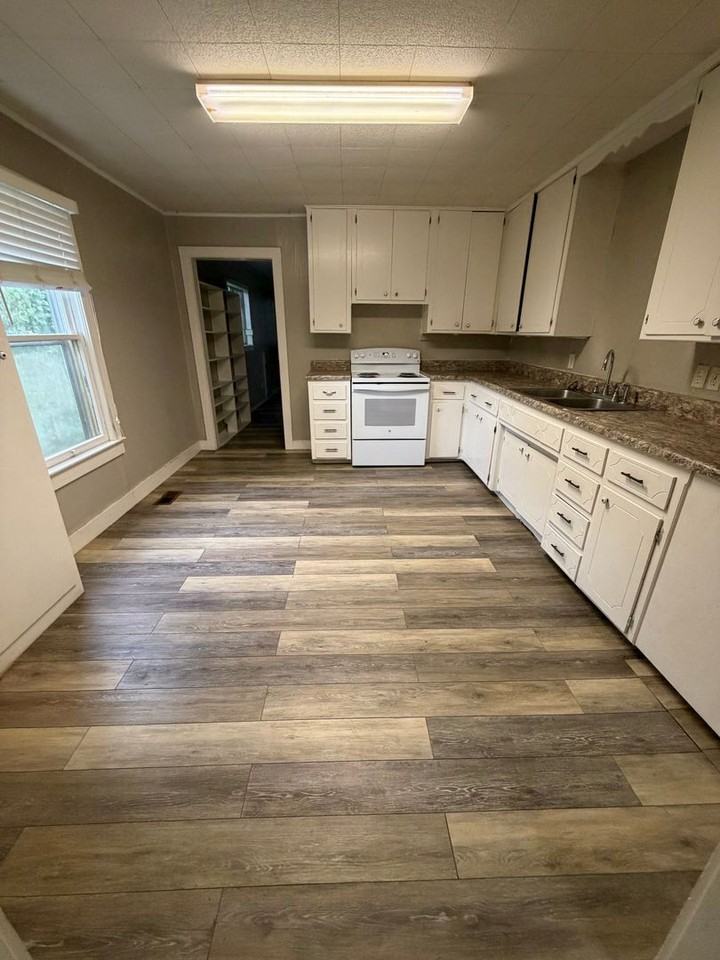 1425 S 16th St - Photo 4 of 10