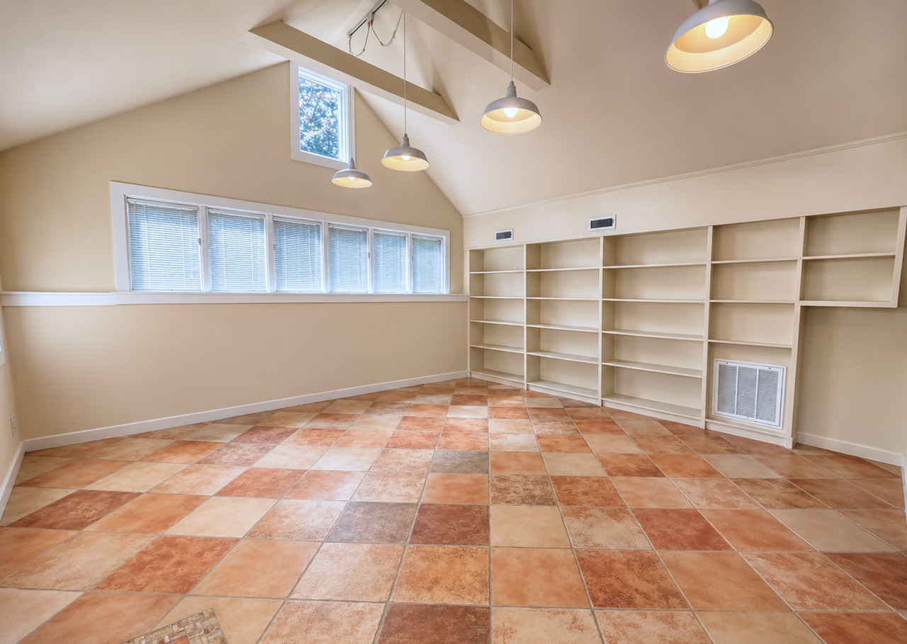 505 Forest Hills Blvd - Photo 4 of 9