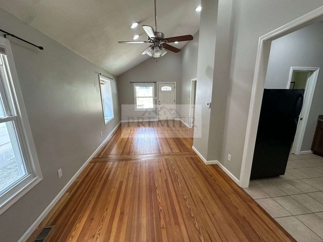 4621 Terrace St - Photo 4 of 15