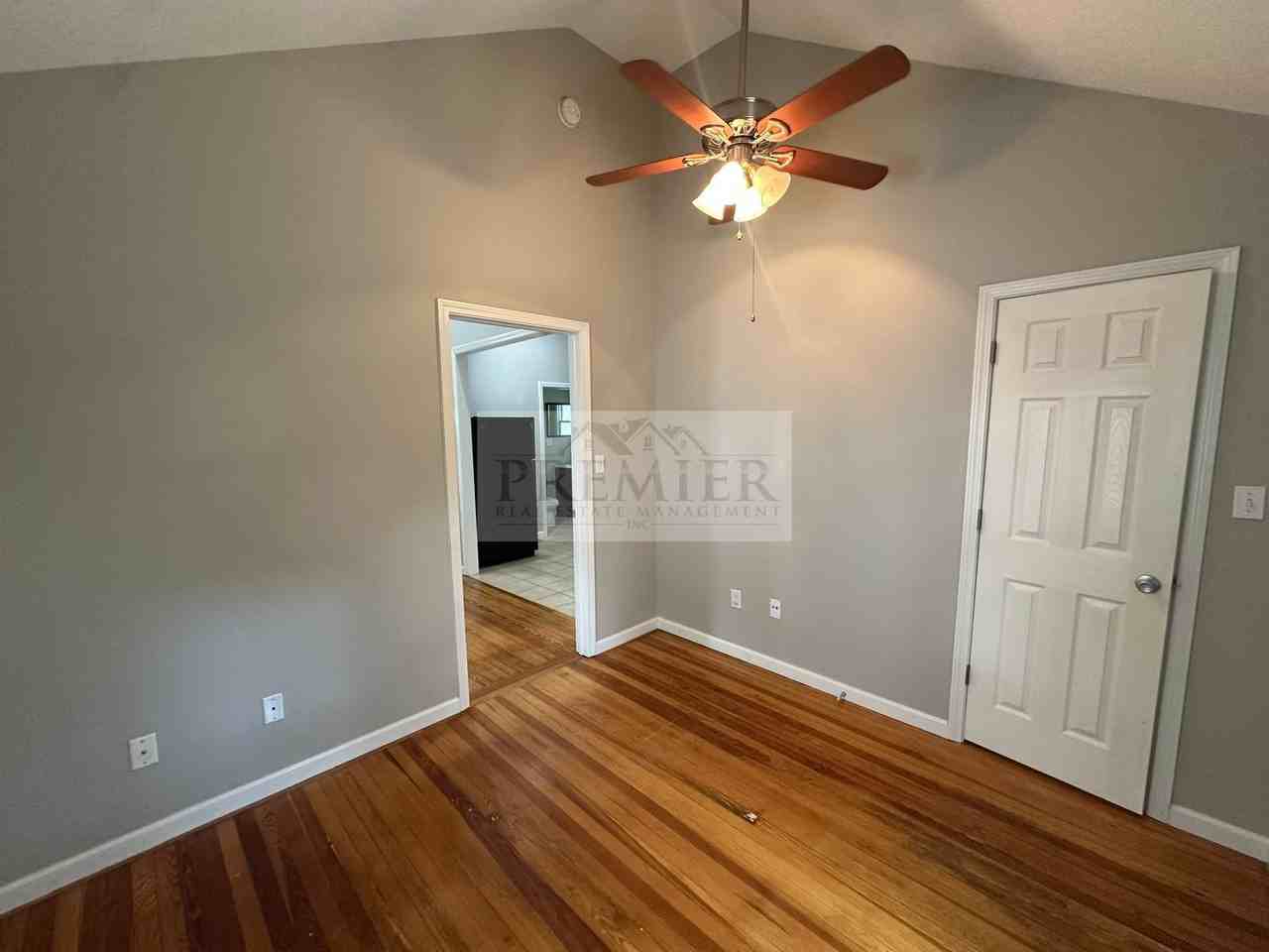 4621 Terrace St - Photo 6 of 15