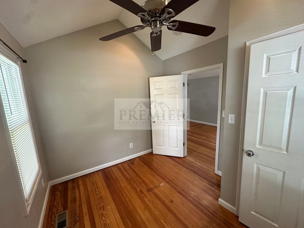 4621 Terrace St - Photo 7 of 15