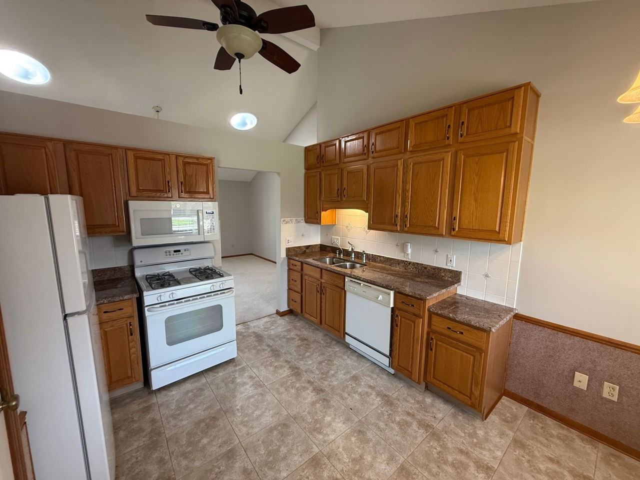 5018 Goldfinch Ln - Photo 4 of 25