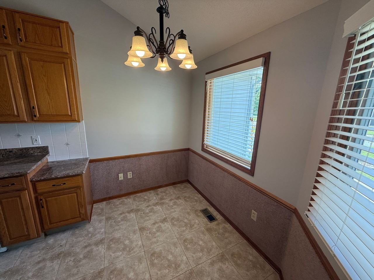 5018 Goldfinch Ln - Photo 5 of 25